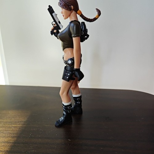 Tomb raider lara croft figure - raider,