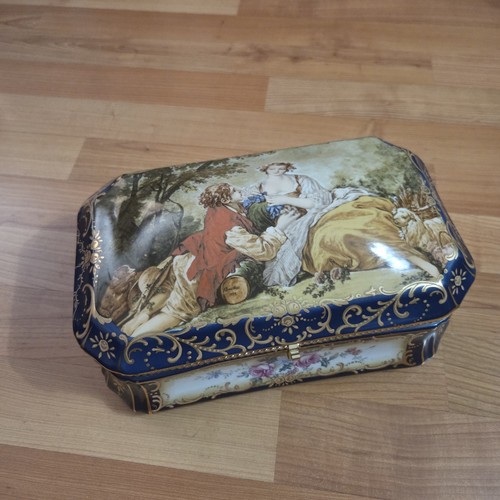 Vtg porcelain dresser - porcelain,