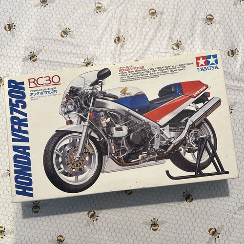 Tamiya 14057 honda vfr750r - honda,