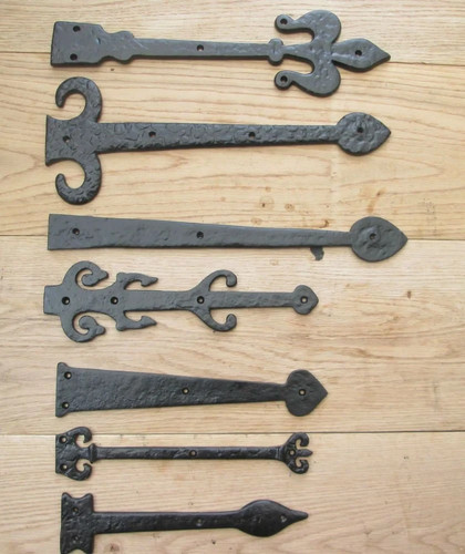 Pair hinge fronts cast - of, iron