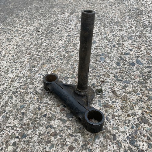 Triumph bottom yoke early - early, unit