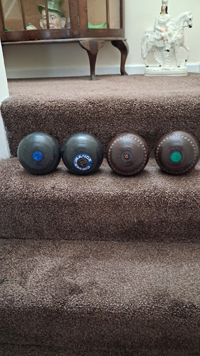 Henselite size lawn bowls - 5,