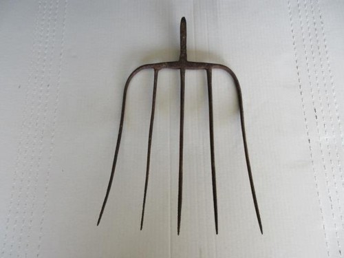 Vintage tine hay pitch fork - tine,