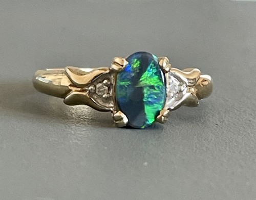 9ct 375 yellow - yellow, opal