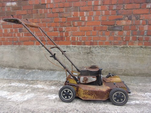 Vintage qualcast lawn mower - qualcast,