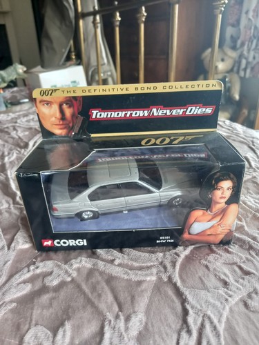 Corgi james bond bmw 750i - corgi,