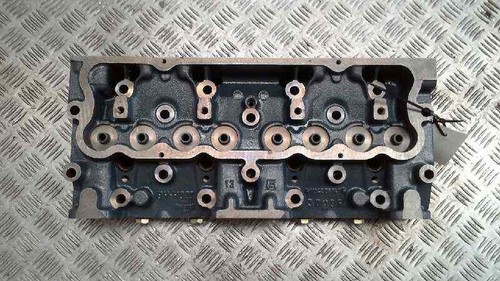 B440 cylinder head - cylinder,
