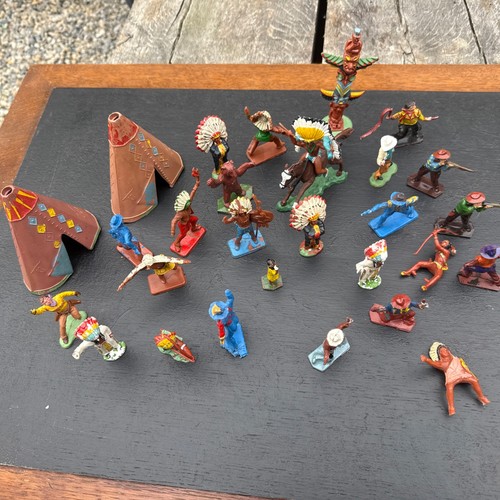 Vintage plastic toy soldiers - vintage,