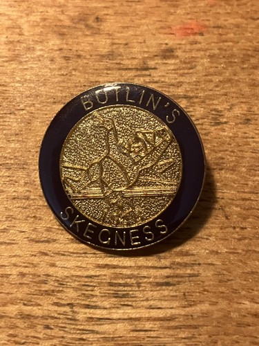 Butlins skegness metal badge - skegness,