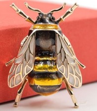 VERY REALISTIC BUMBLE BEE BROOCH INSECT BLACK GOLD LAPEL PIN BROACH FASHION v1