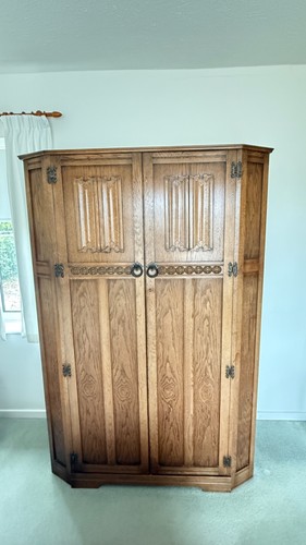 Crown oak bedroom - ay,