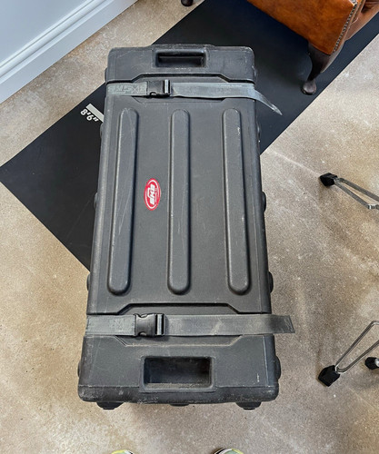 Skb mid sized rolling rack - mid,
