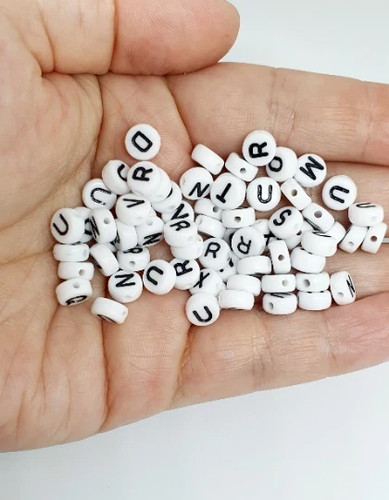 7mm white acrylic letter beads - white,
