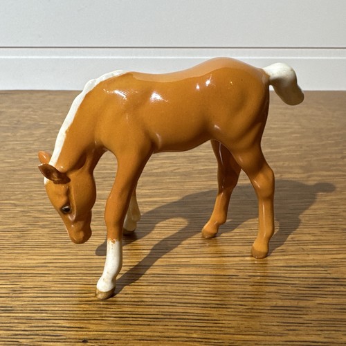 Beswick small palomino foal - small,