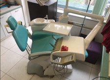 Dental chair /delivery unit/spittoon /operating light