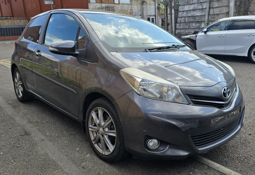 Toyota yaris 2011 mk3 - 2011+, 3