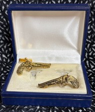 Vintage Pair of Gold Tone Flintlock Duelling Pistol Mens Cufflinks No 1392R