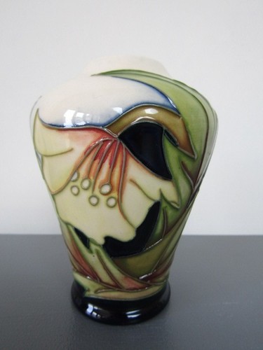 Moorcroft vase ode may - moorcroft,