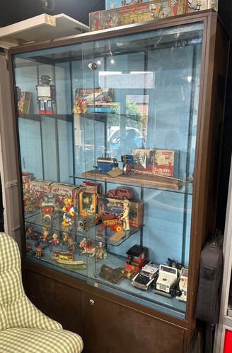 Retail shop glass - retail,