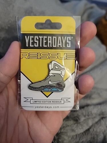 Nike air mag pin back - mag,