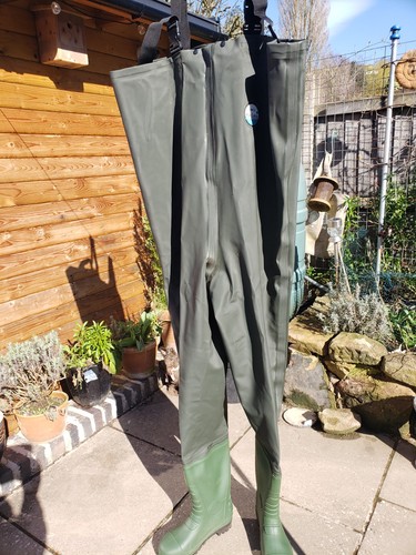 Chest waders size fish - chest,