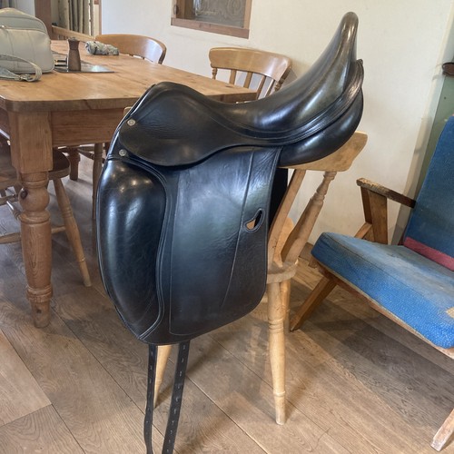 Black equipe dressage - 17”,