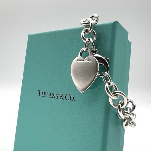 Tiffany return to - &,