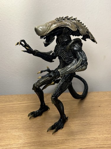 Chrysalis alien figure statue - chrysalis, figure/statue