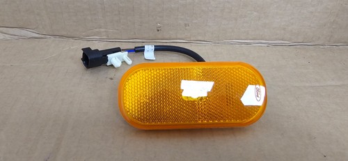 Side marker light lamp lens - side,