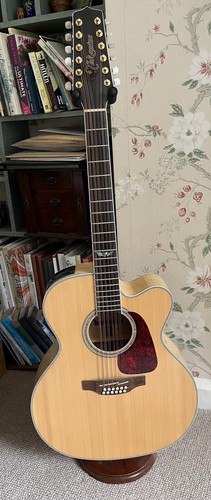 Takamine string acoustic - 12,