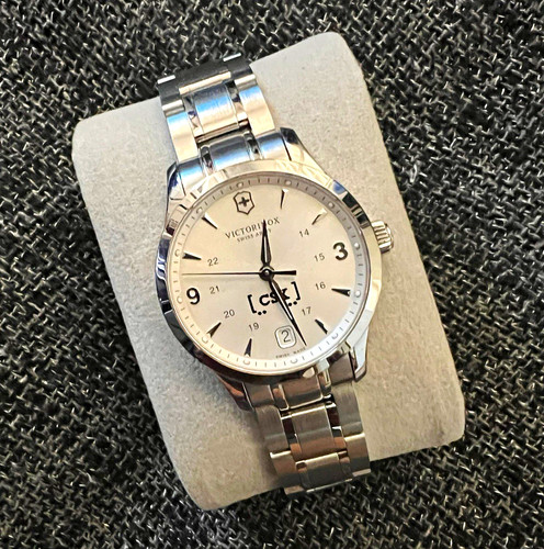 Victorinox swiss army - army,