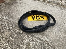 Land Rover Defender 90/110 Windscreen  Seal Glazing Rubber CPE500020  / LR056278