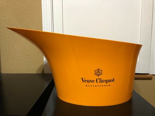 Veuve clicquot champagne - veuve,