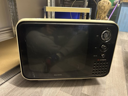 Vintage 1972 hitachi crt tv - 1972,