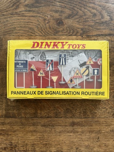 Dinky toys french road signs - toys,