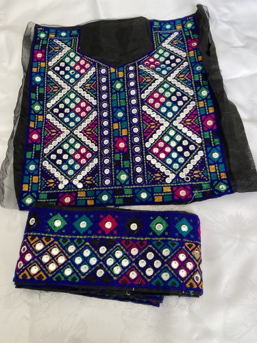 Embroidered neckline with - neckline,