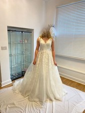 Suzanne Neville A Line wedding