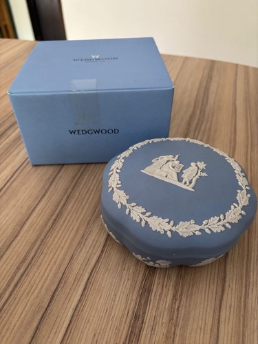 Wedgwood blue jasperware - blue,