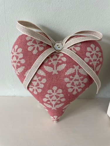 Susie watson padded heart door - padded,