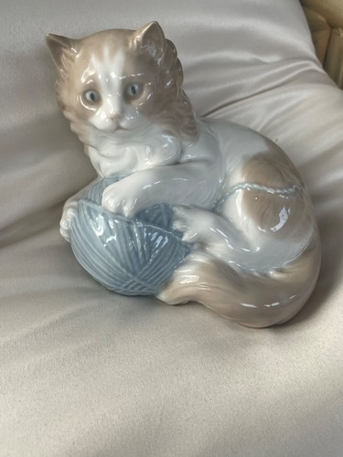 Nao lladro figurine - figurine, cat