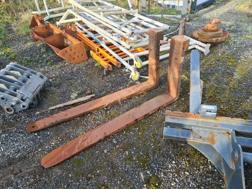 Pallet tines from ton lift - pallet,