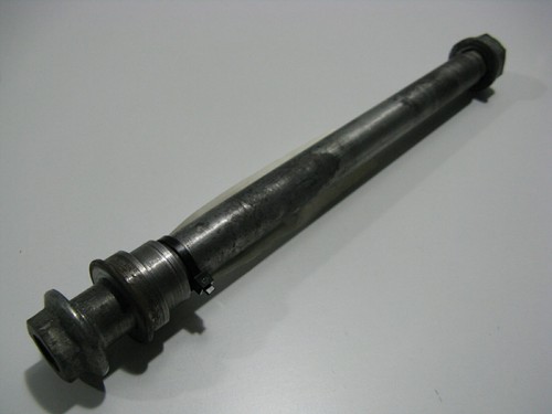 Rear thru axle - rear,