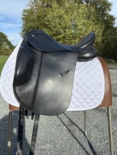Collegiate dressage saddle 17” n/med
