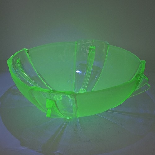 Art deco uranium - art, green