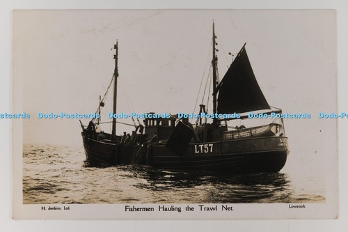 C030332 fishermen hauling the - c030332,