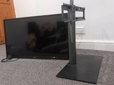 Hitachi 32" HD TV + Remote +