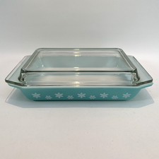 Vintage Pyrex JAJ Turquiose