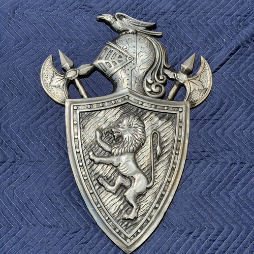 Lion shield wall plaque - lion,