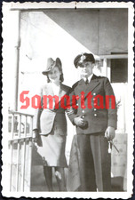 I12/32 WW2 ORIGINAL PHOTO OF GERMAN KRIEGSMARINE OFFICER WITH DAGGER