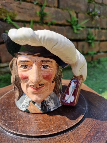 Royal doulton character toby - ,